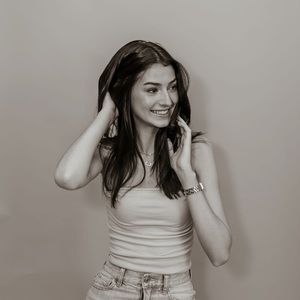 Meet your Posher, Chloe